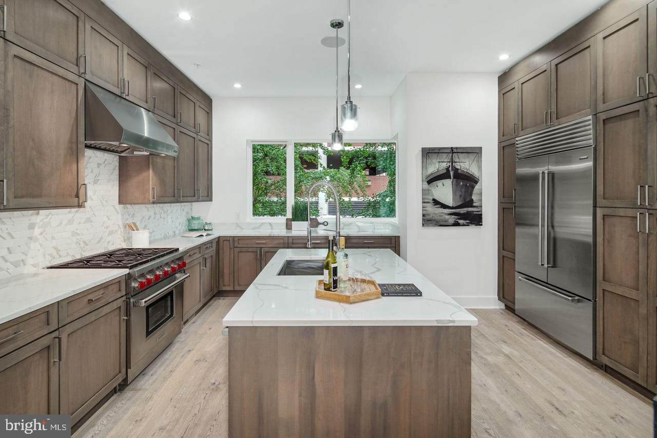 110 Sansom Street - Photo 1