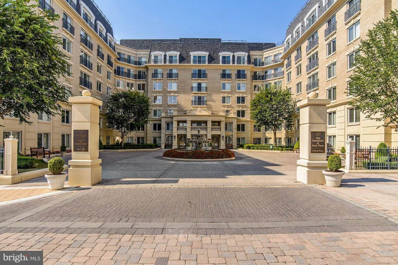 5 Park Place - Photo 1
