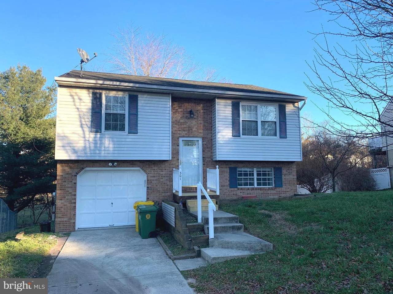 301 Moonlight Court - Photo 1