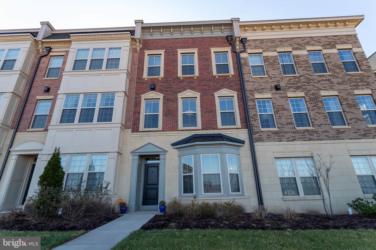 712 Fair Winds Way - Photo 1