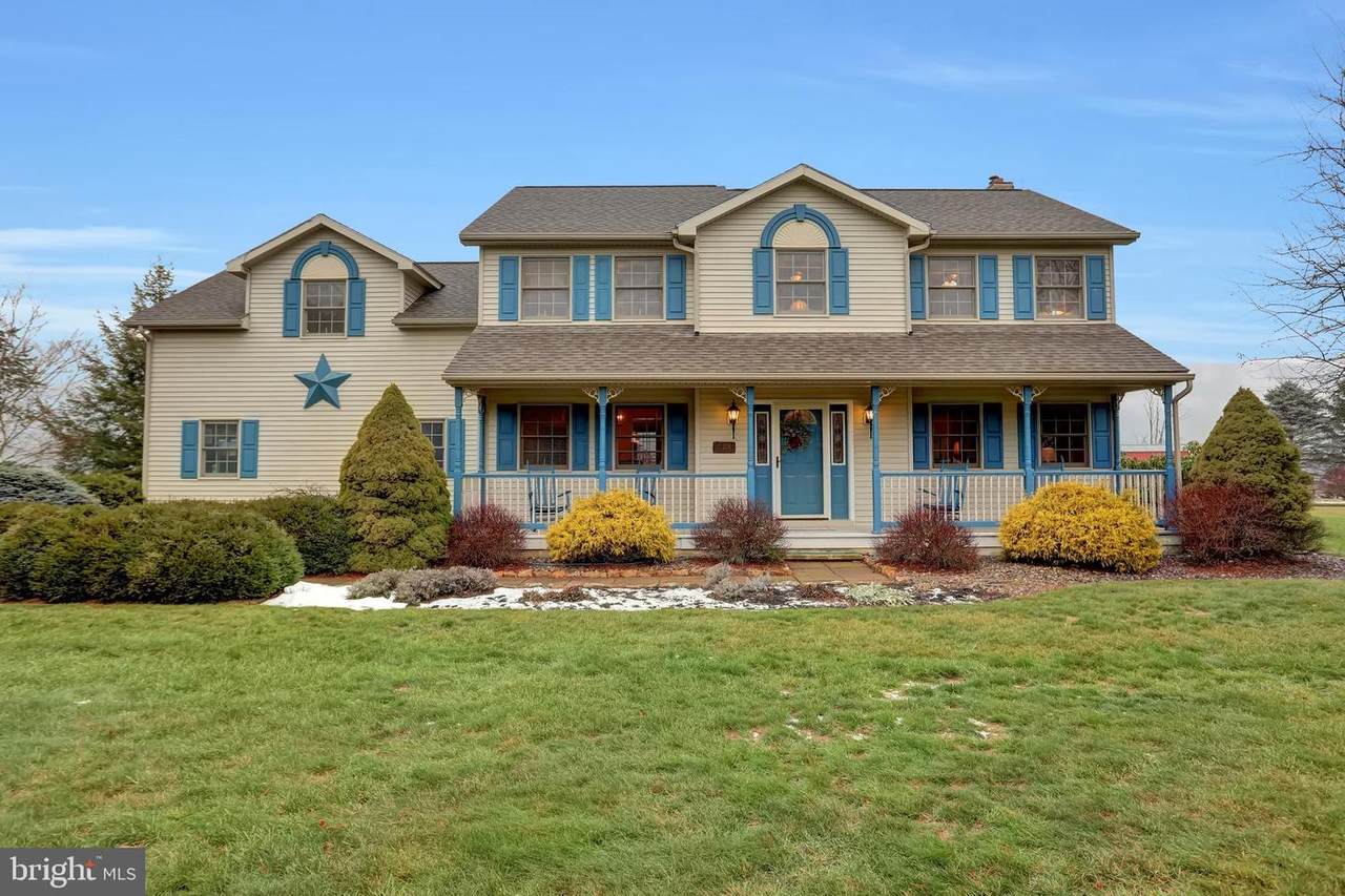 204 Walnut Way - Photo 1