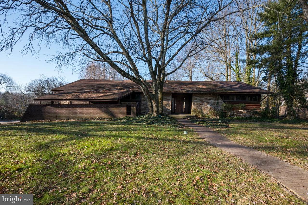 112 Sutton Place - Photo 1