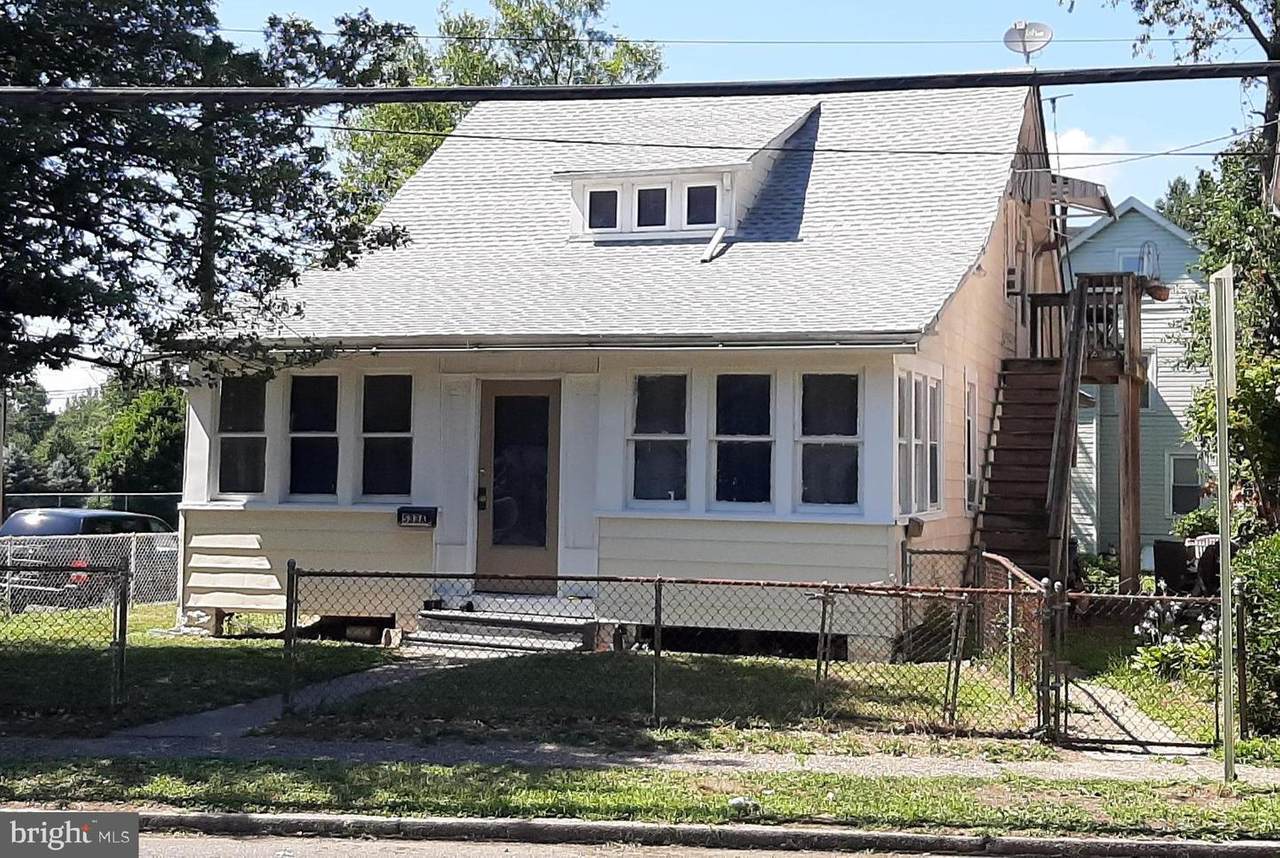 533 Warren Street - Photo 1