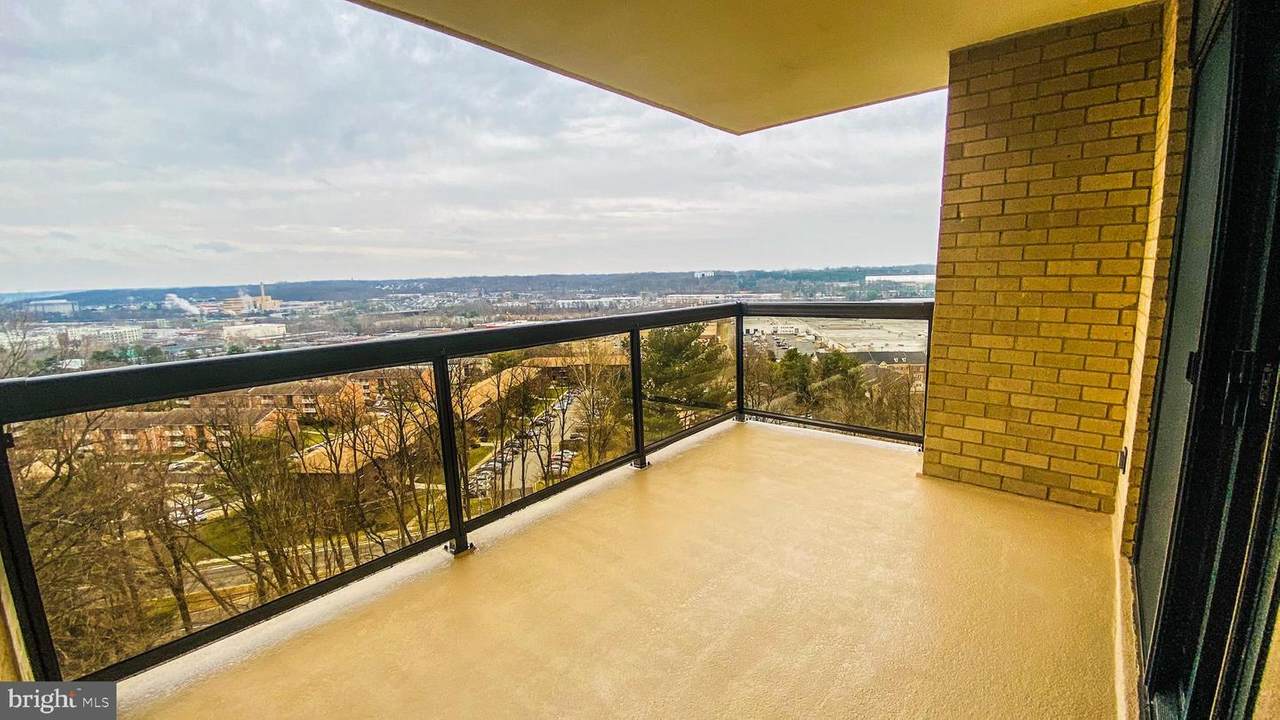309 Yoakum Parkway - Photo 1