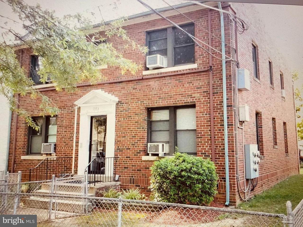 1353 Nicholson Street - Photo 1