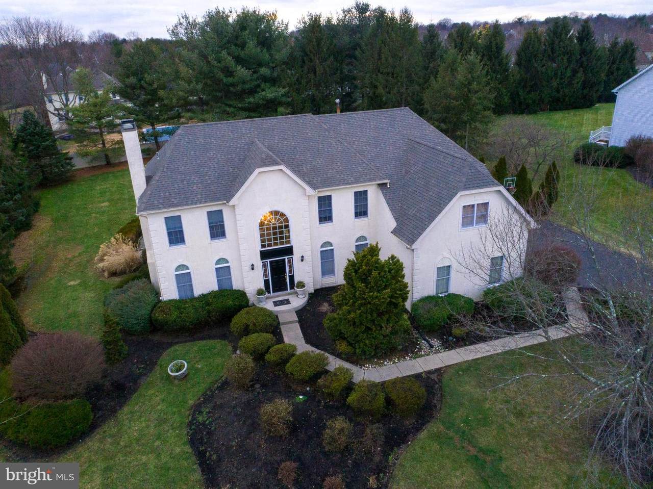 676 Leslie Lane - Photo 1