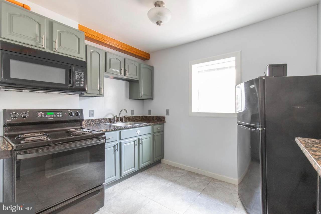 507-9 Girard Avenue - Photo 1