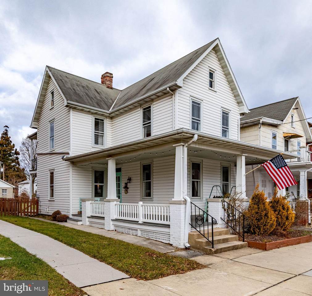 206 Middle Street - Photo 1