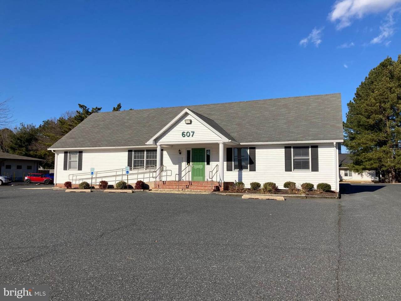 607 Dutchmans Lane - Photo 1