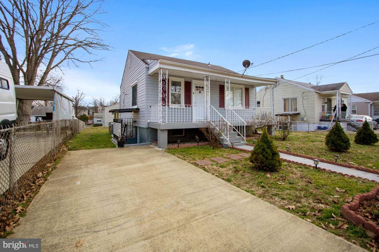 909 Minna Avenue - Photo 1