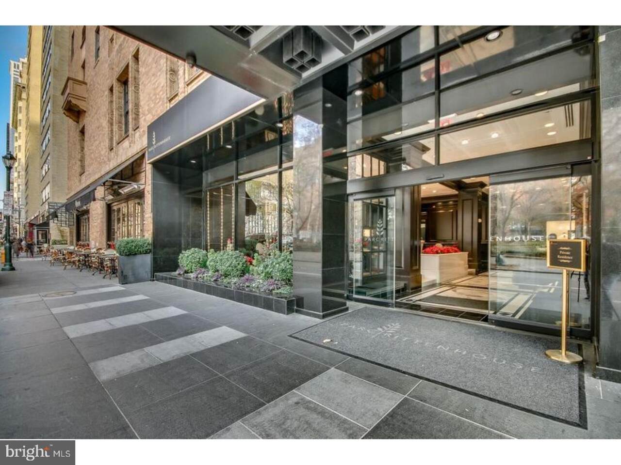 219 18TH Street - Photo 1