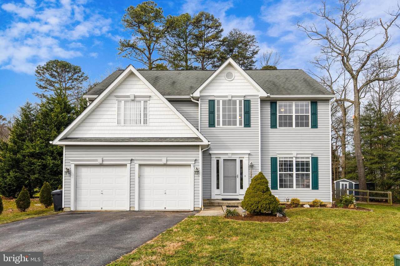 8006 Hedgeway Court - Photo 1