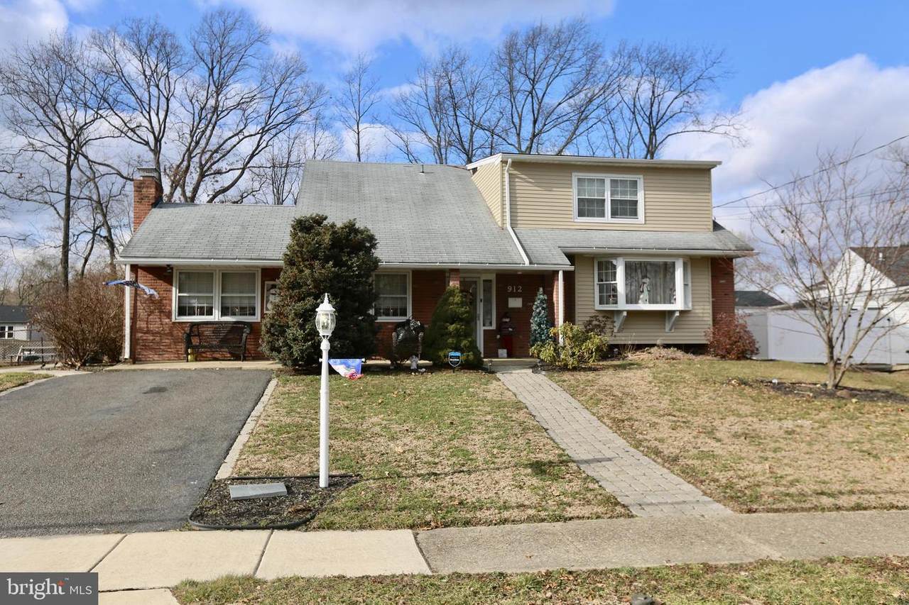 912 Cornwall Terrace - Photo 1