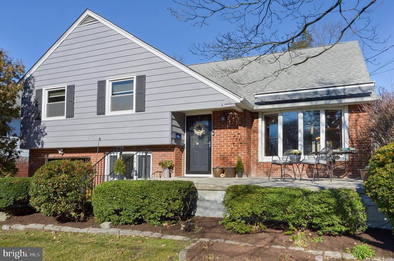 1049 Lakeshore Drive - Photo 1