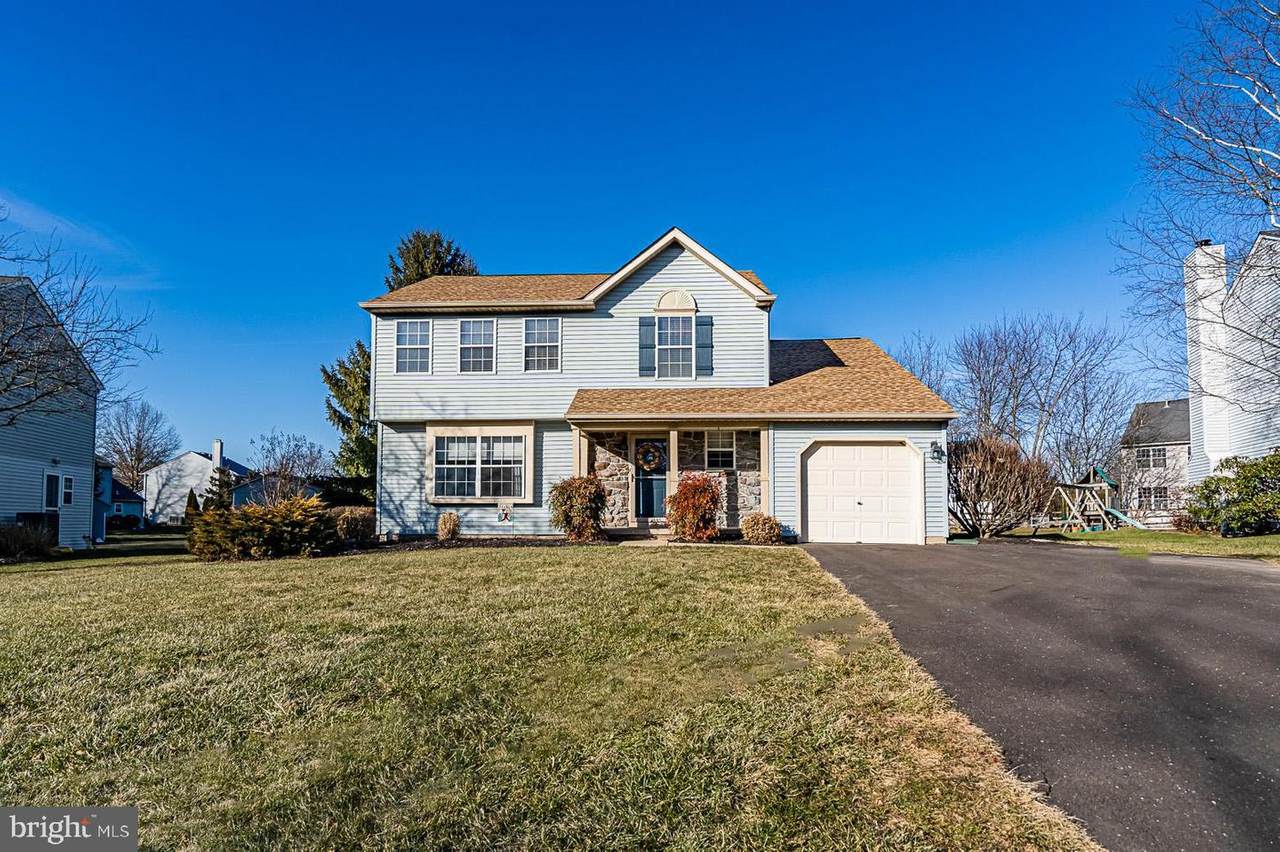 305 Hampton Circle - Photo 1