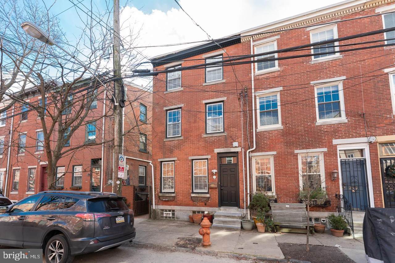 214 Carpenter Street - Photo 1