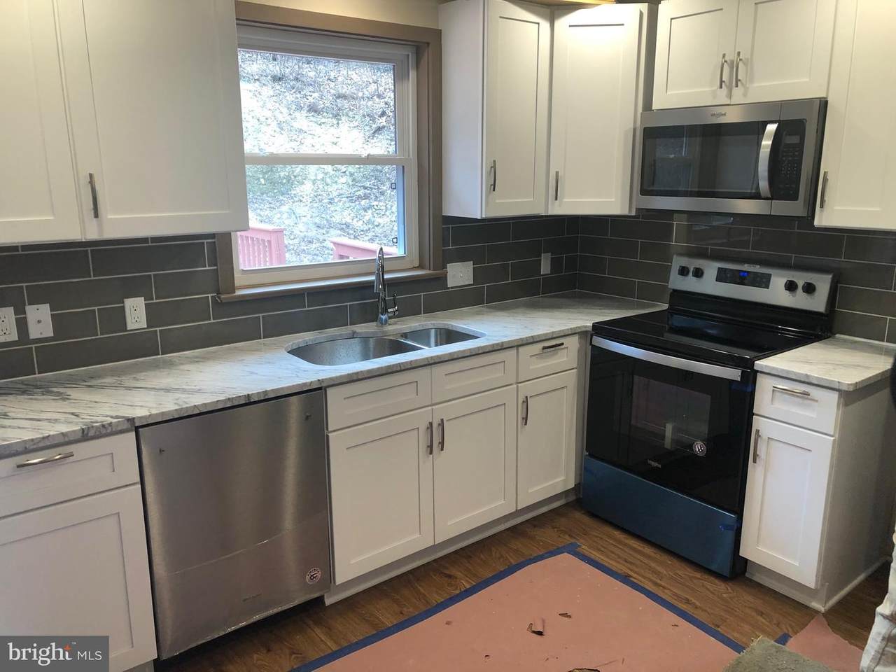 1077 Elwood Street - Photo 1