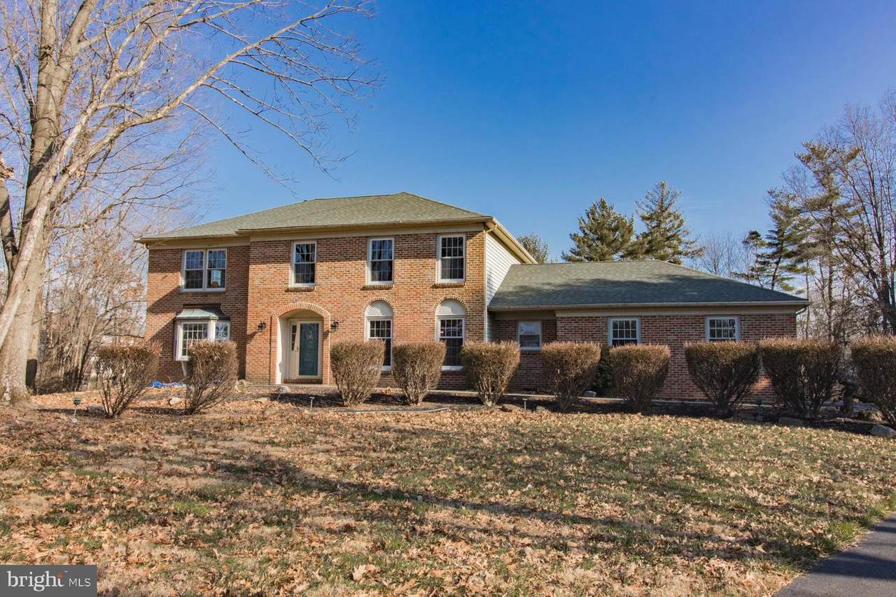 211 Hemlock Circle - Photo 1