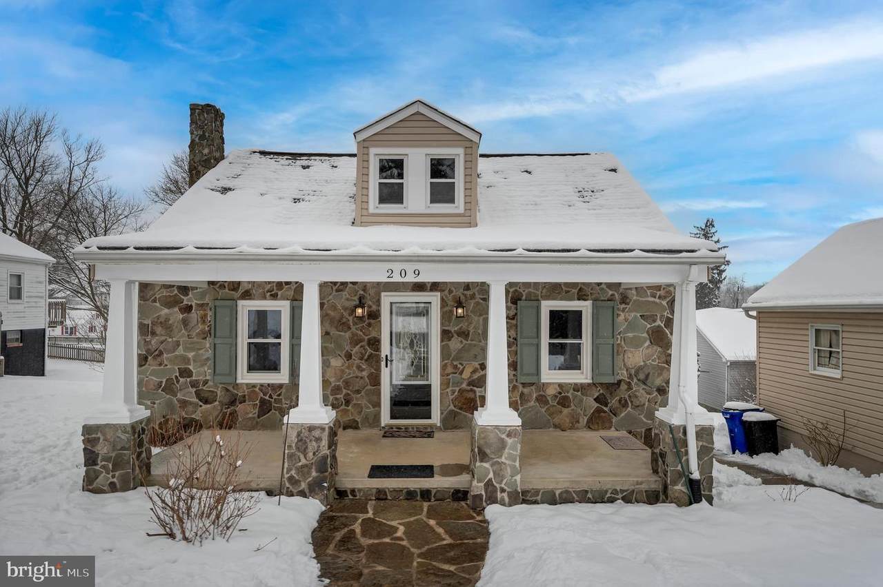 209 Montgomery Avenue - Photo 1
