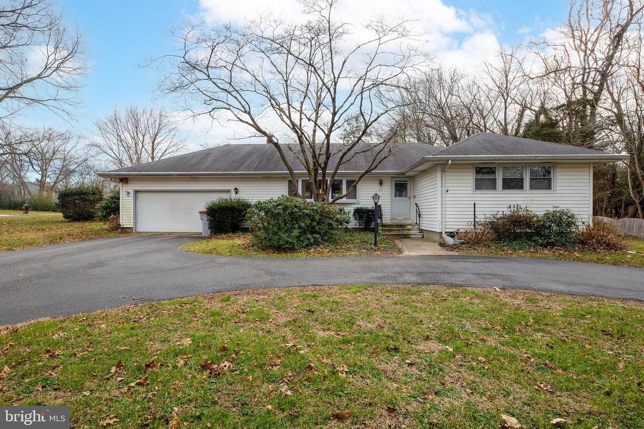 1677 Chestnut Avenue - Photo 1