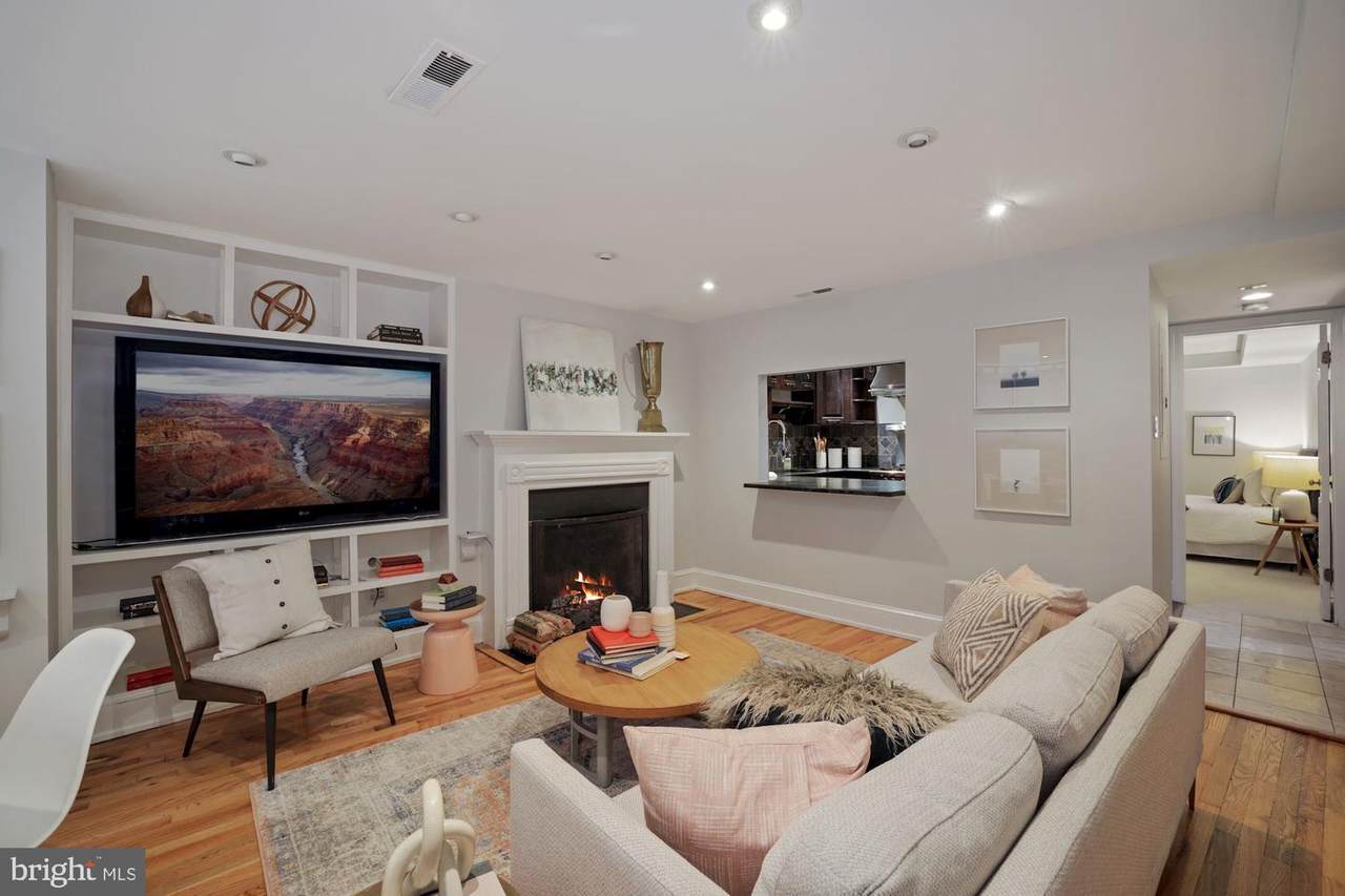24 Logan Circle - Photo 1