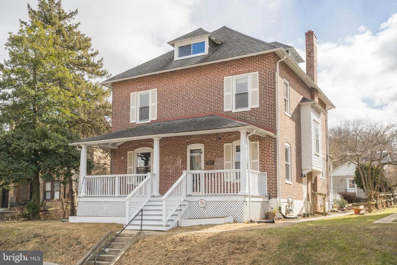 1010 Stirling Street - Photo 1