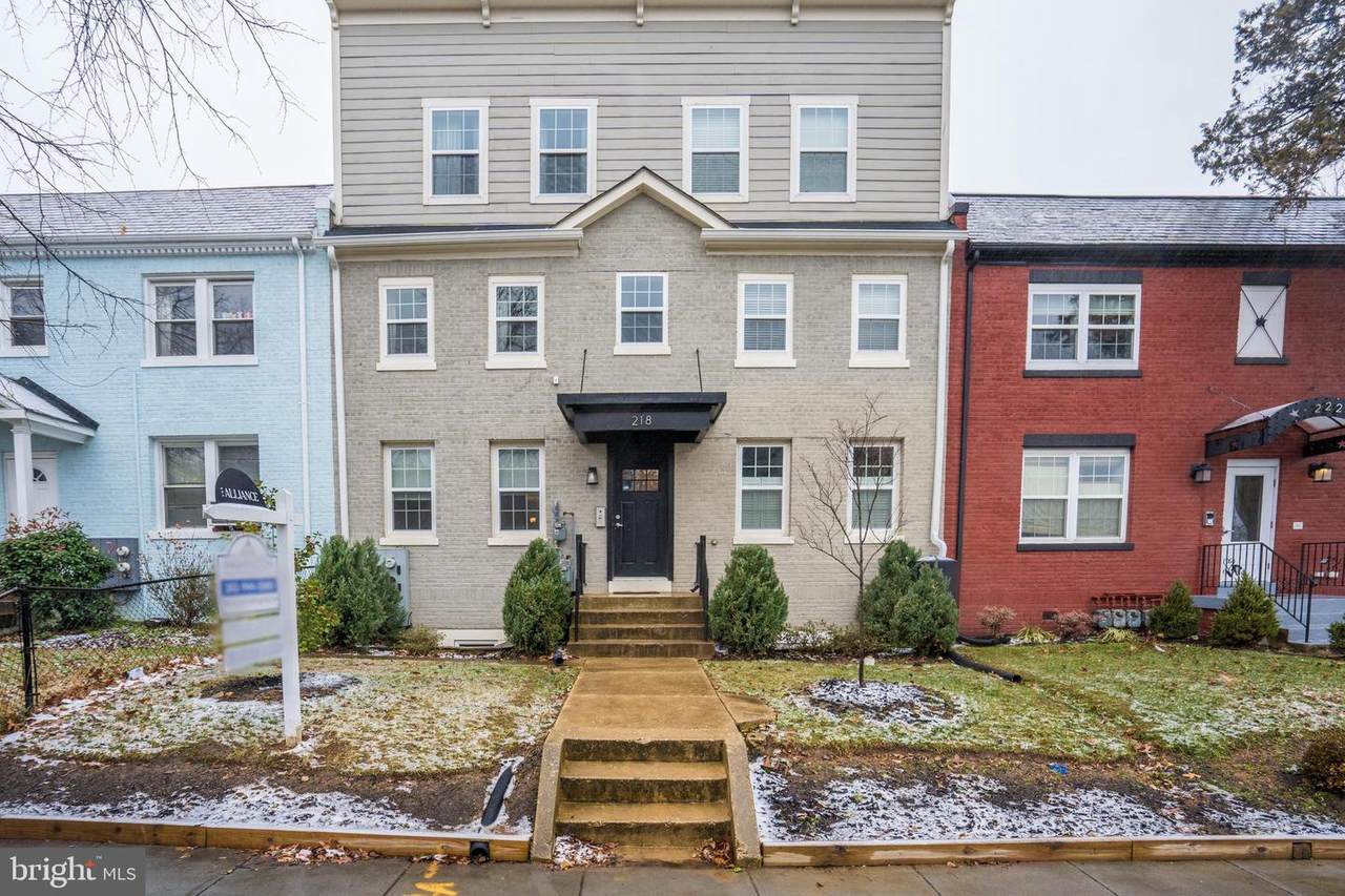 218 20TH Street - Photo 1