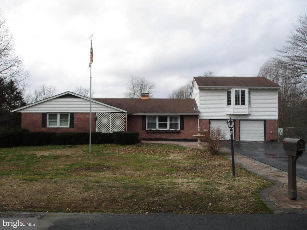 21 Irwin Avenue - Photo 1