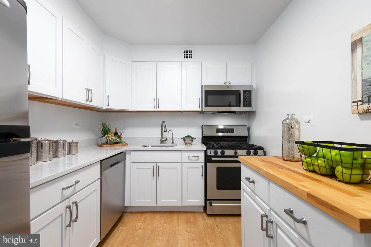 700 7TH Street - Photo 1