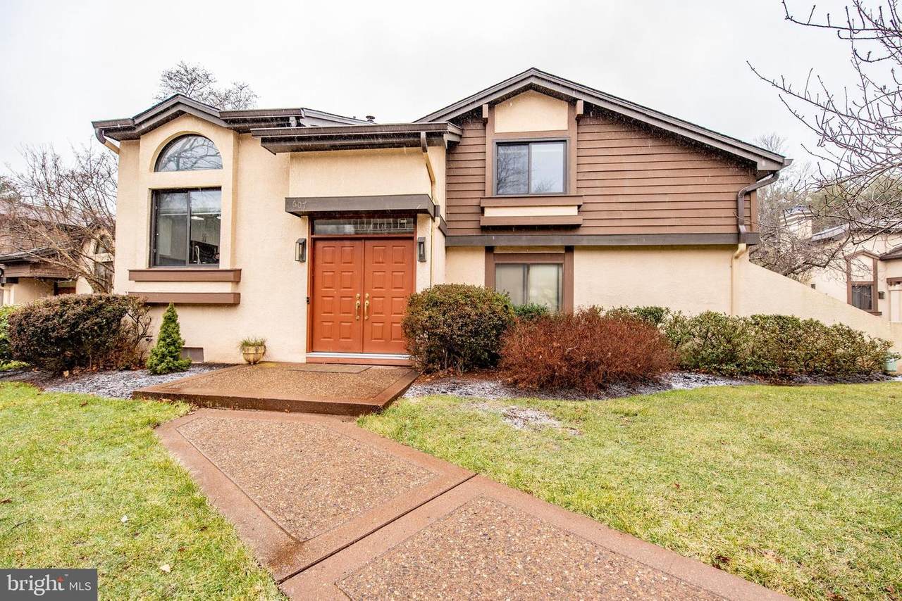 607 Sayre Drive - Photo 1