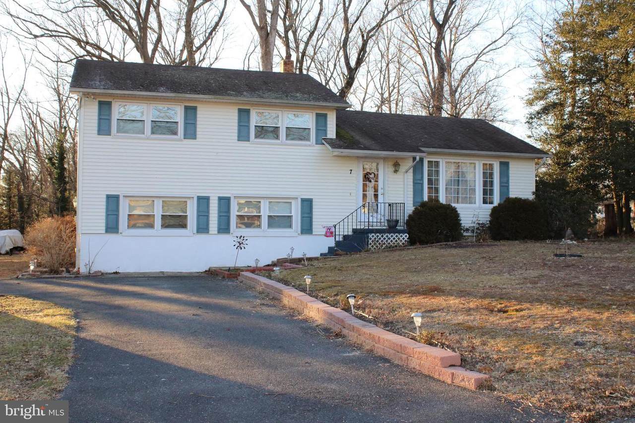7 Dawson Drive - Photo 1