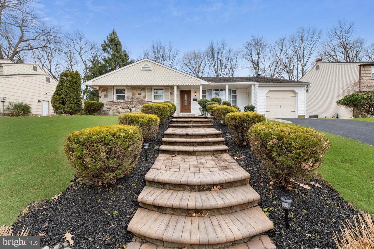 1913 Huntington Drive - Photo 1
