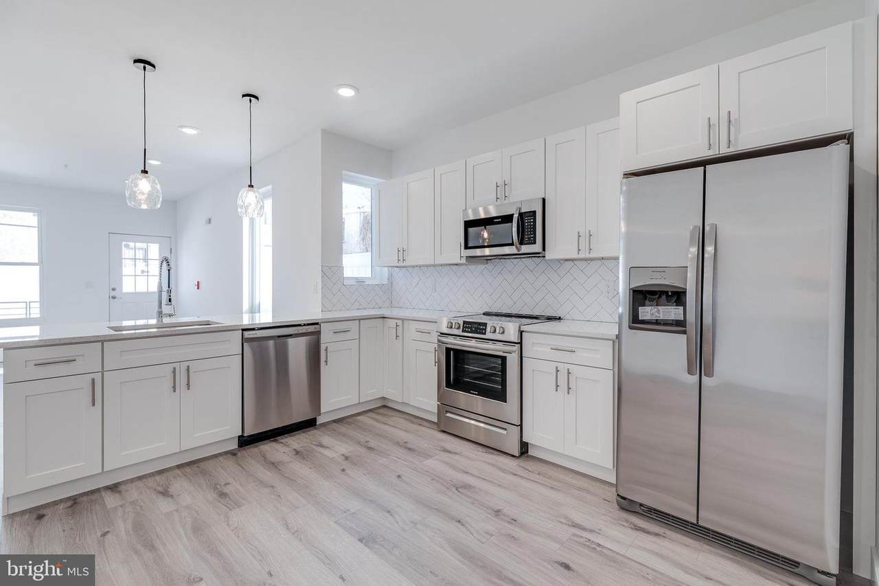 2429 Thompson Street - Photo 1
