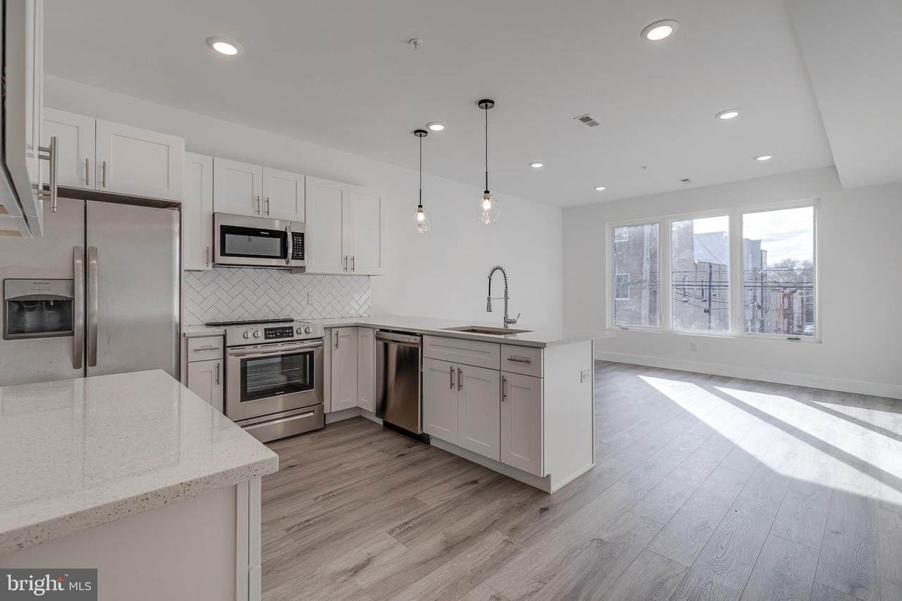 2429 Thompson Street - Photo 1