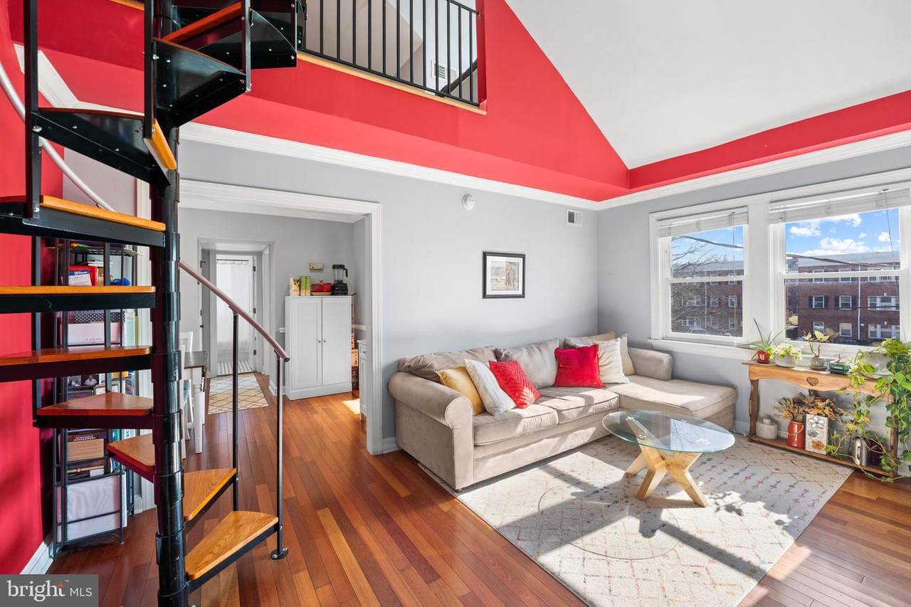 722 Washington Street - Photo 1