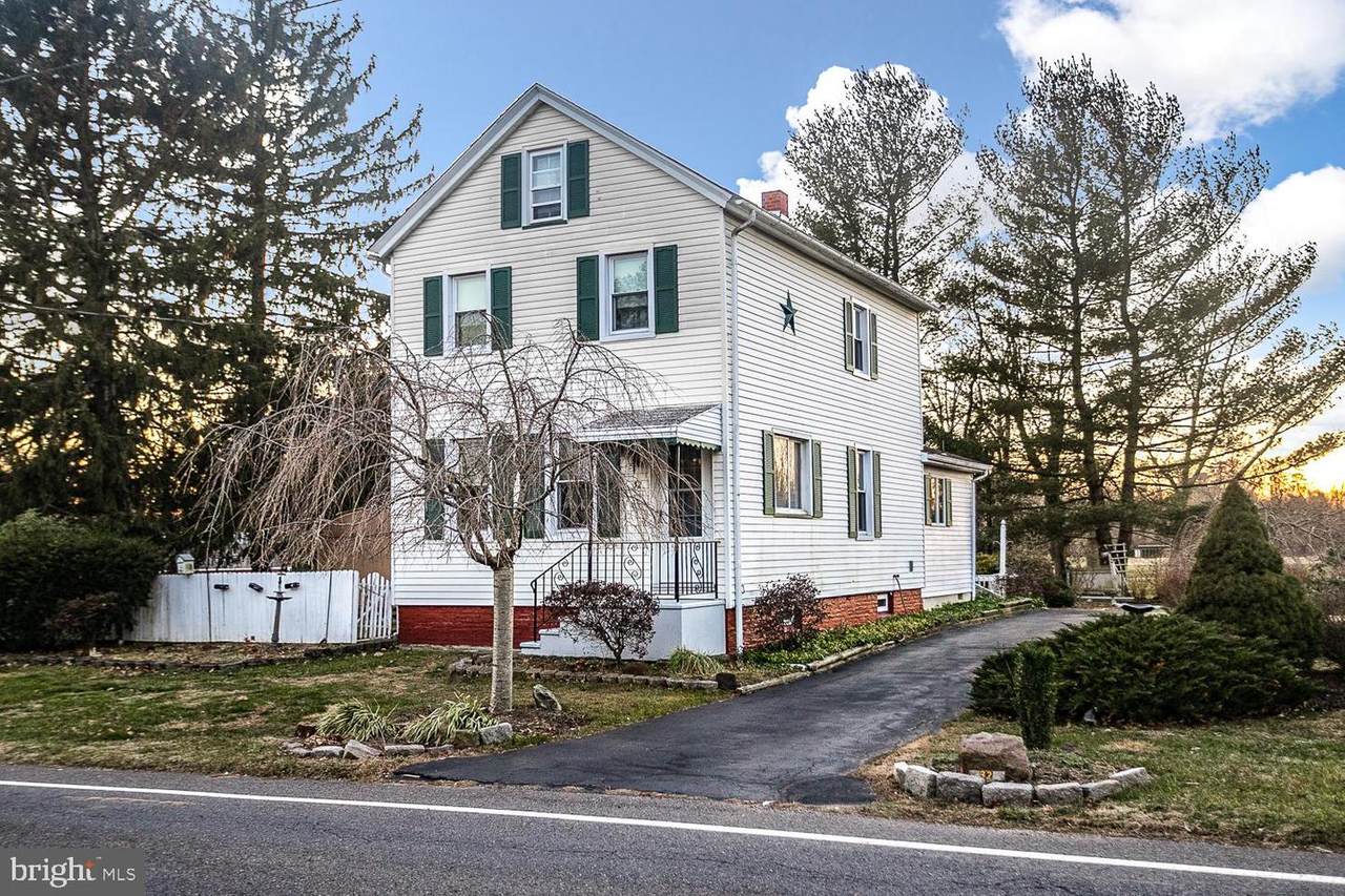 32 Chesterfield Crosswicks Road - Photo 1
