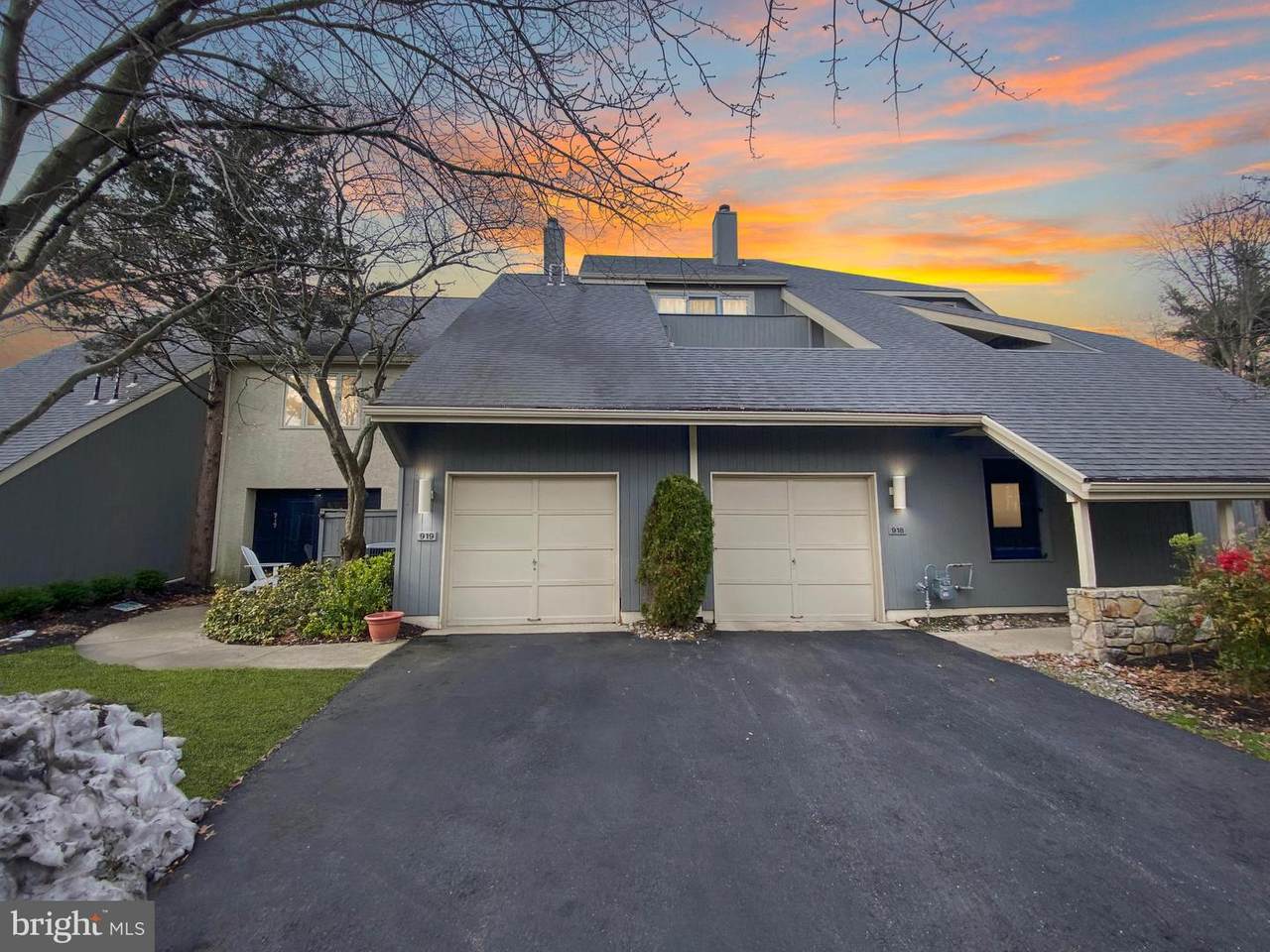 919 Chanticleer - Photo 1