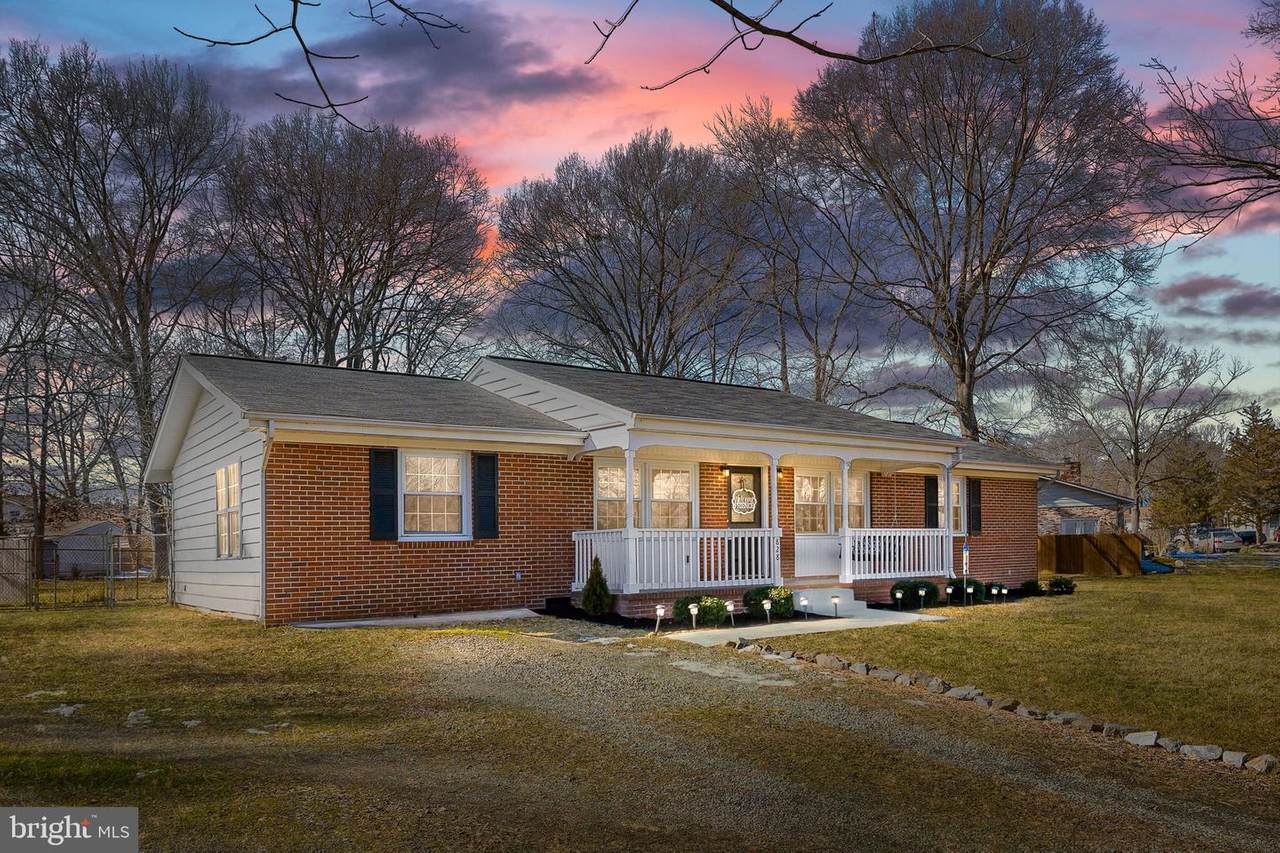 828 Sherwood Lane - Photo 1