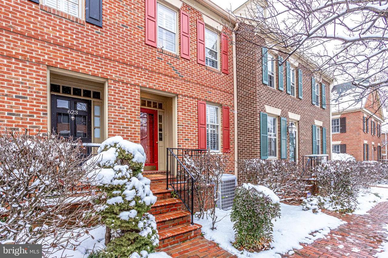 621 Columbus Street - Photo 1