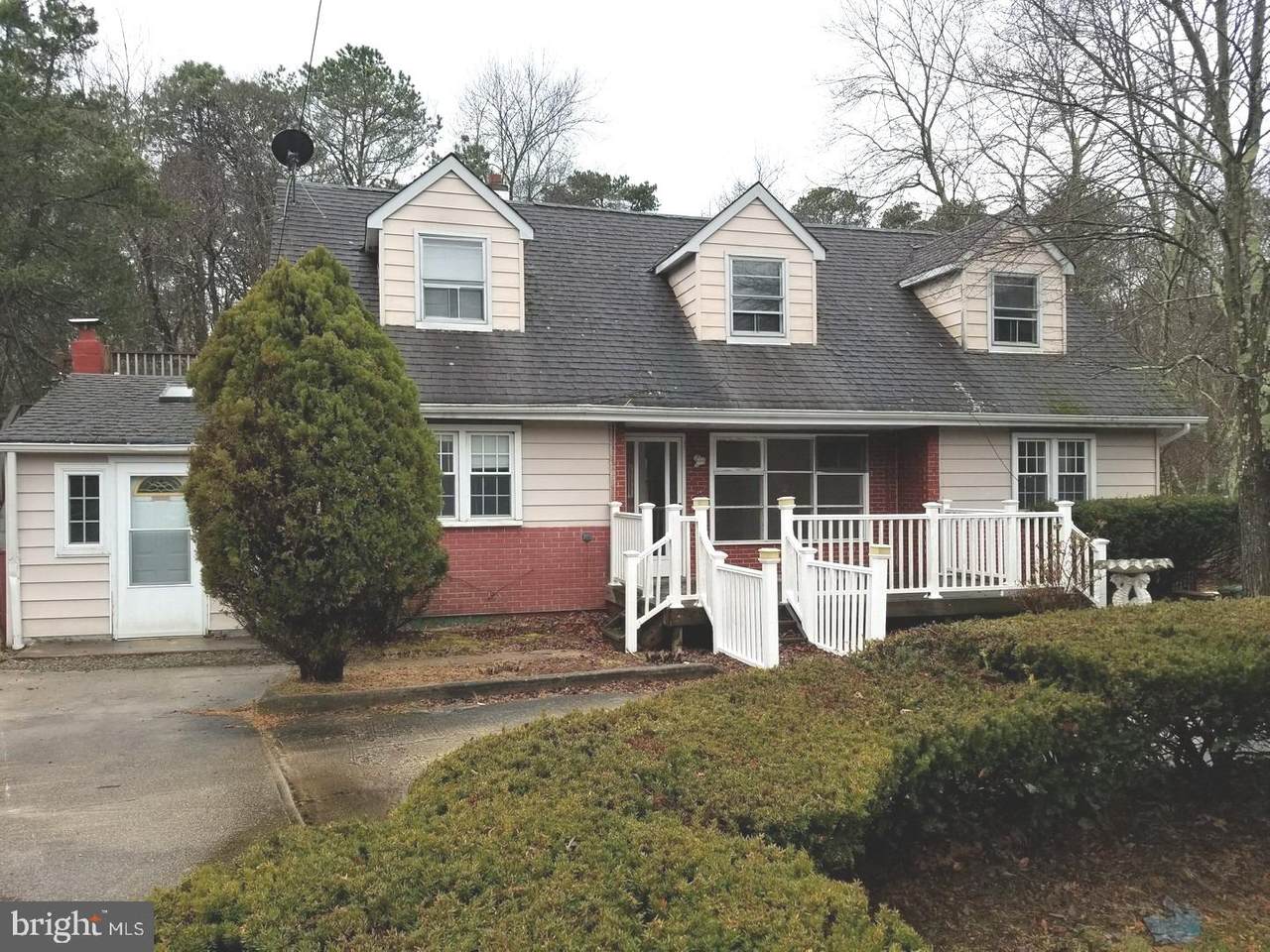 442 Lakehurst Road - Photo 1