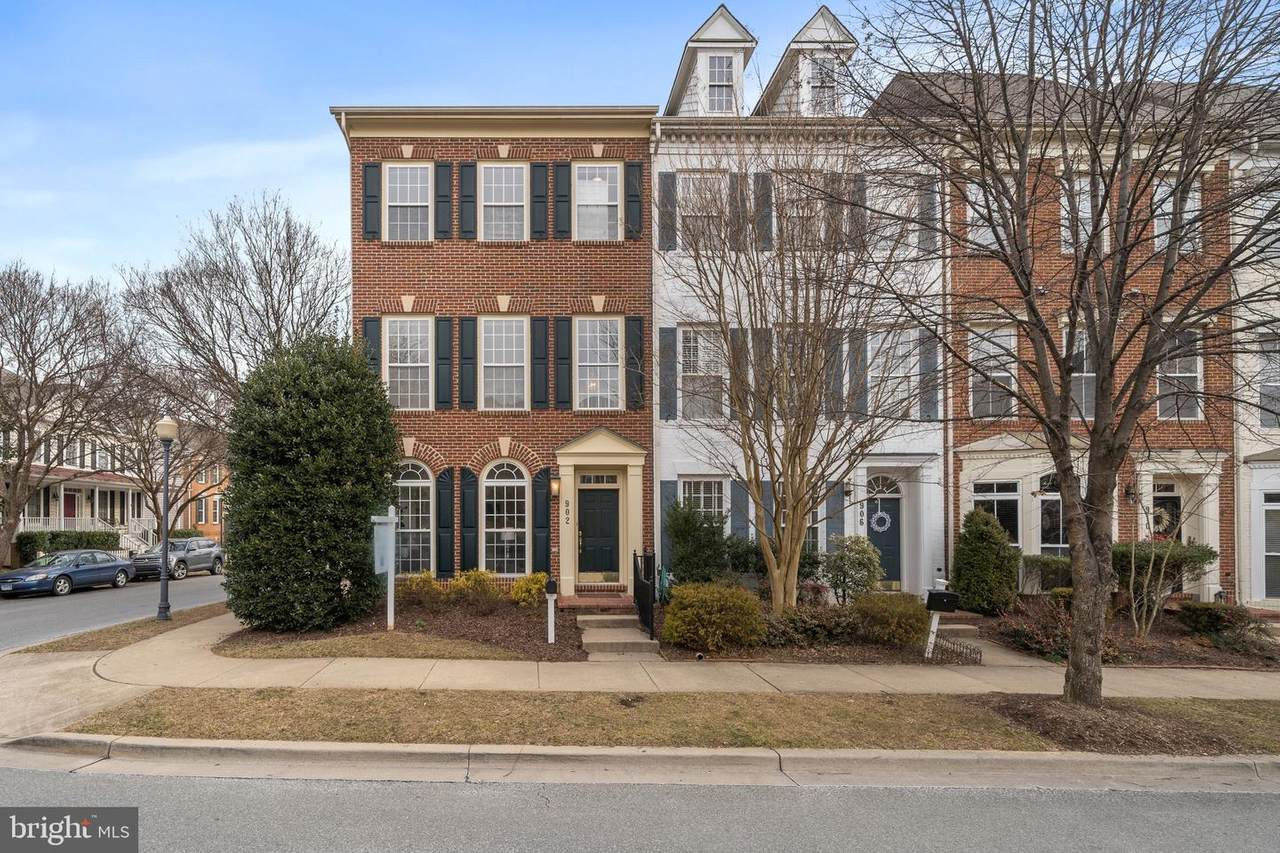 902 Featherstone Street - Photo 1