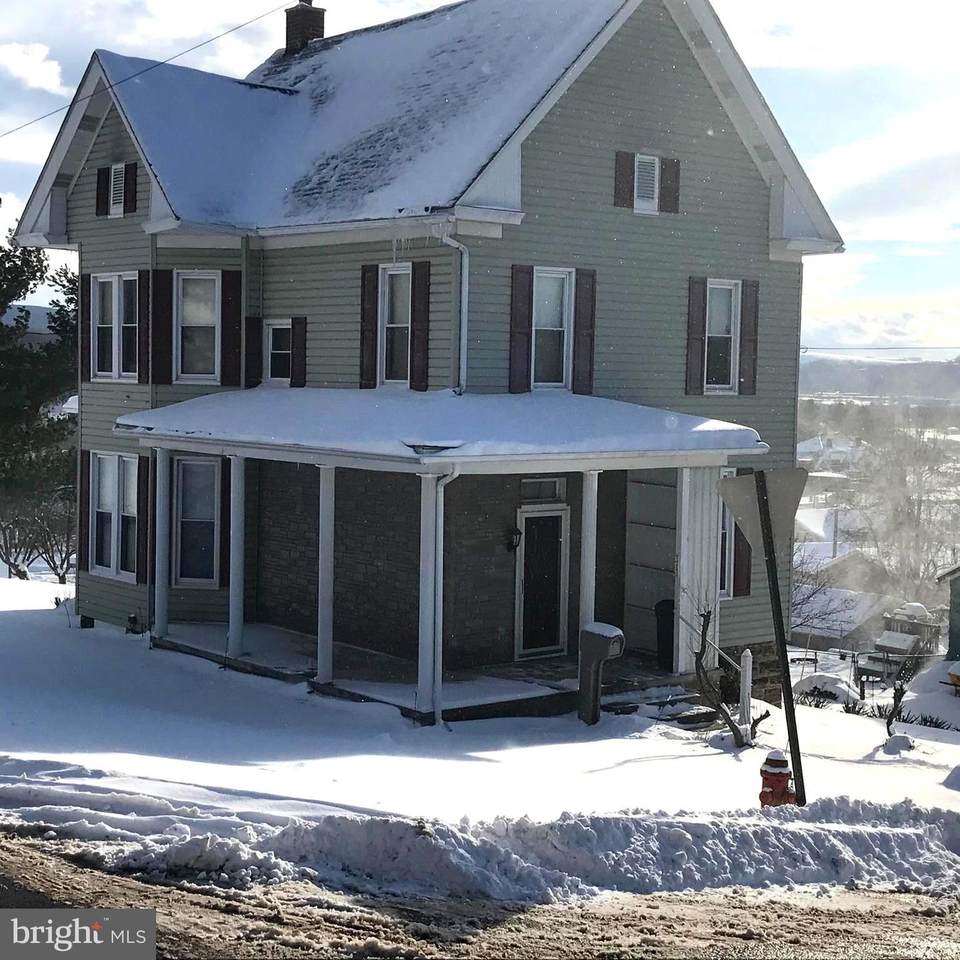 414 Broadway St - Photo 1