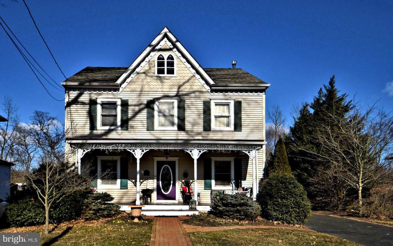 531 Center Avenue - Photo 1