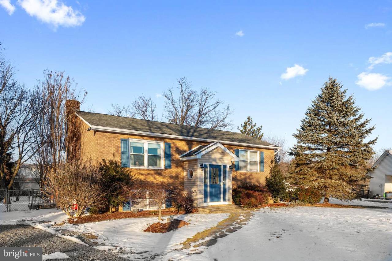 106 Essex Court - Photo 1