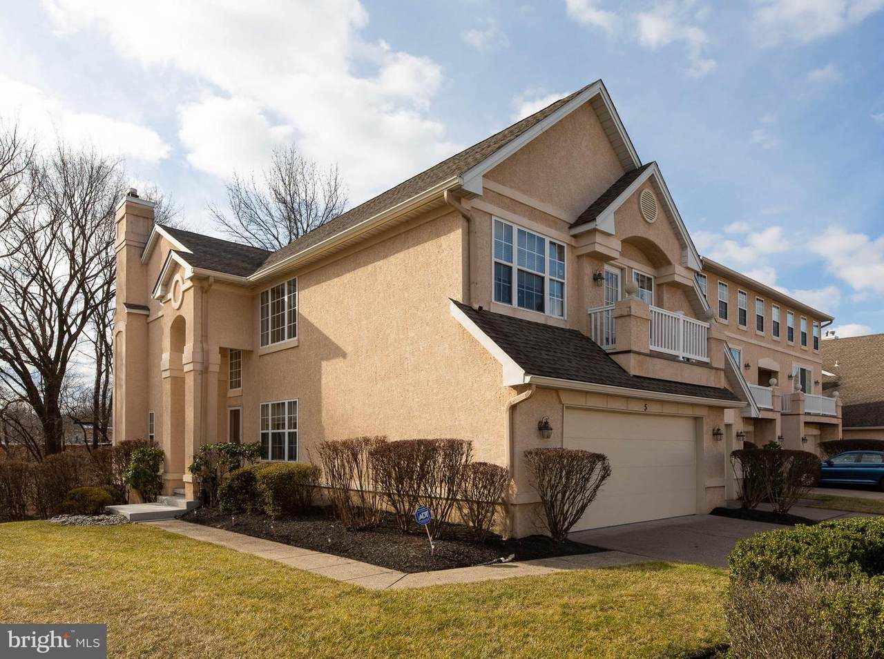 5 Buckingham Place - Photo 1