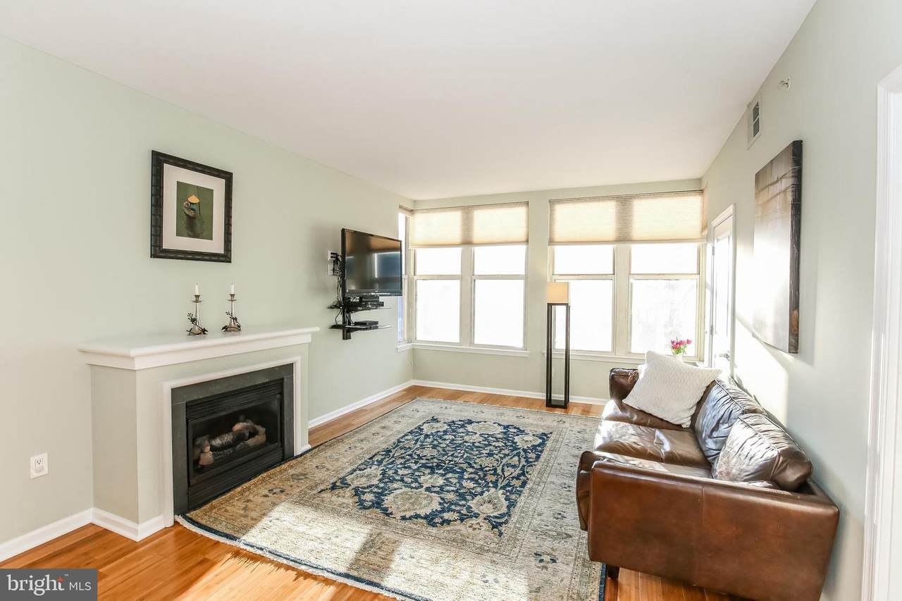 715 6TH Street - Photo 1