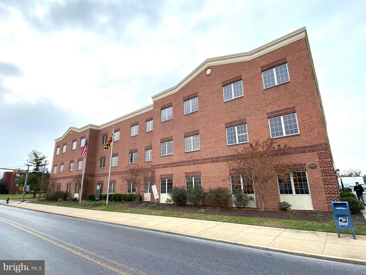 627 Race Street - Photo 1
