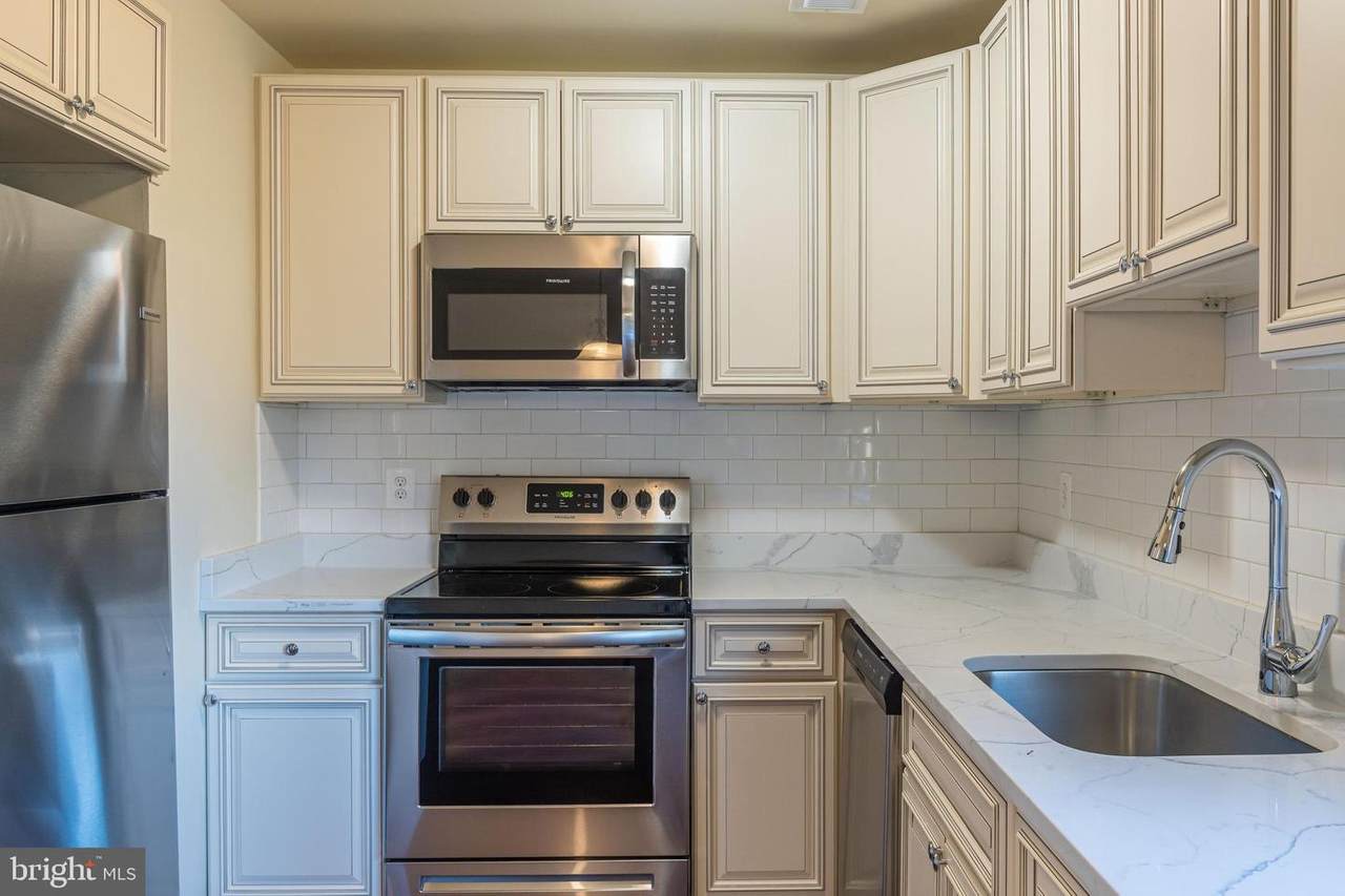 2536 Glengyle Drive - Photo 1