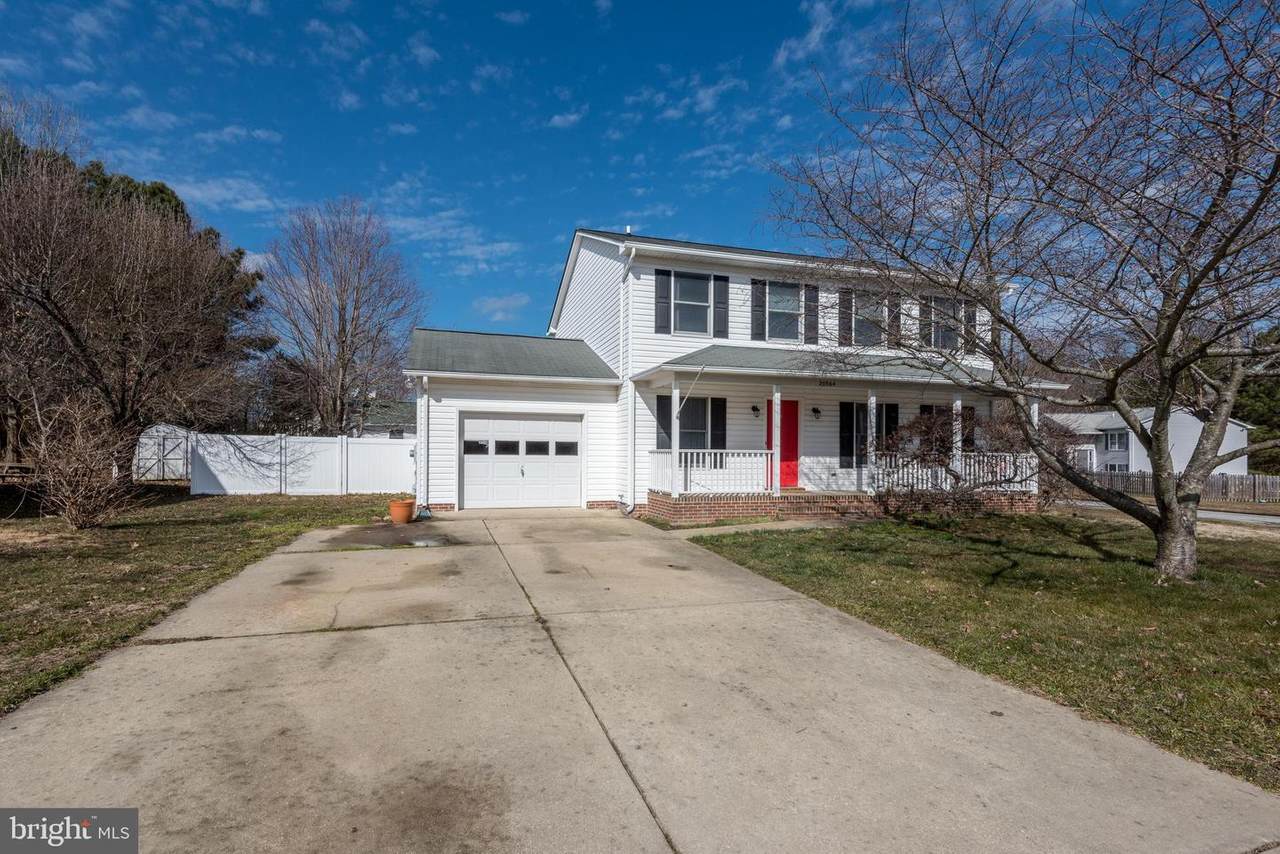 20864 Sandstone Street - Photo 1