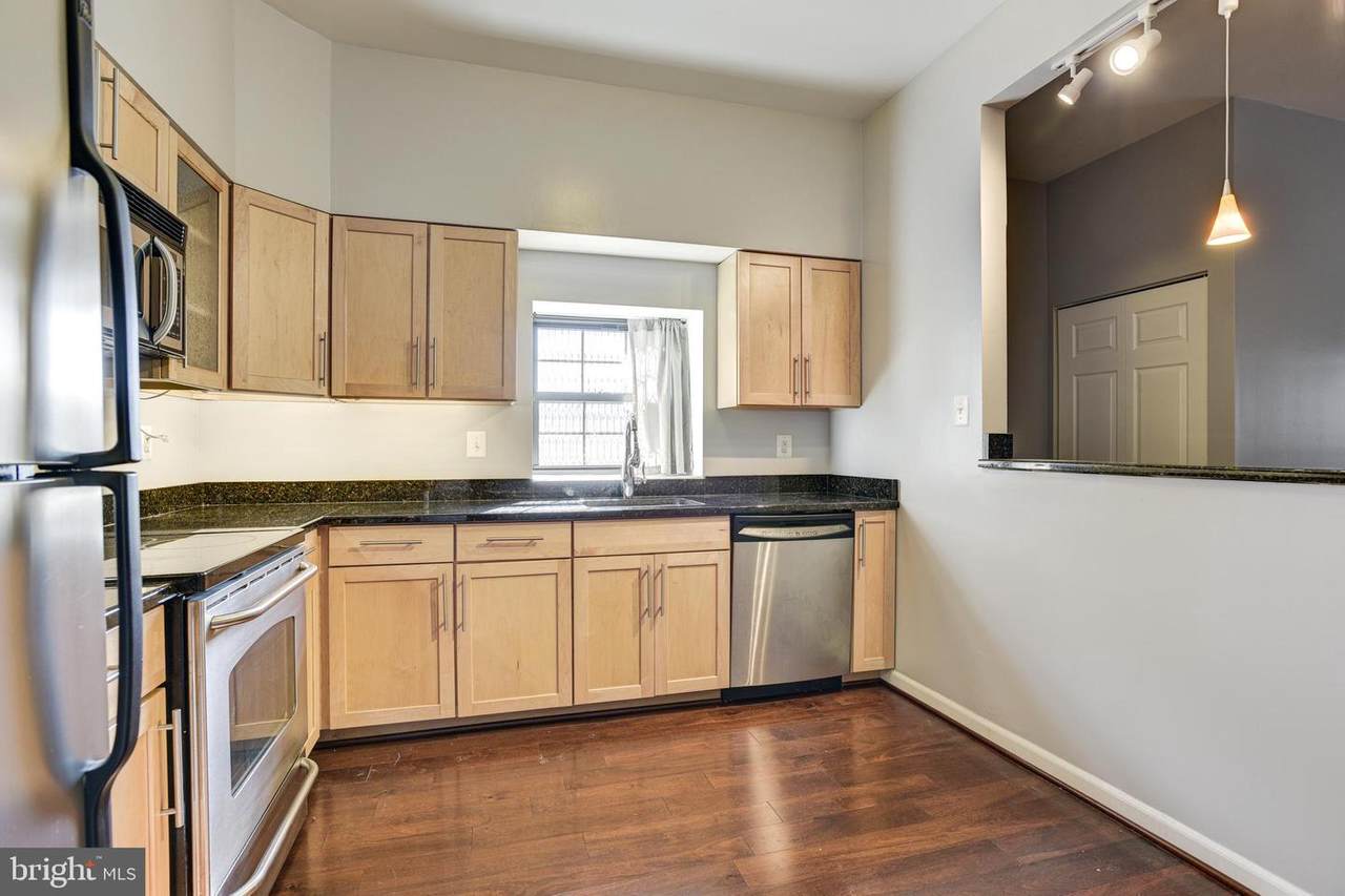 1017 Hunter Street - Photo 1